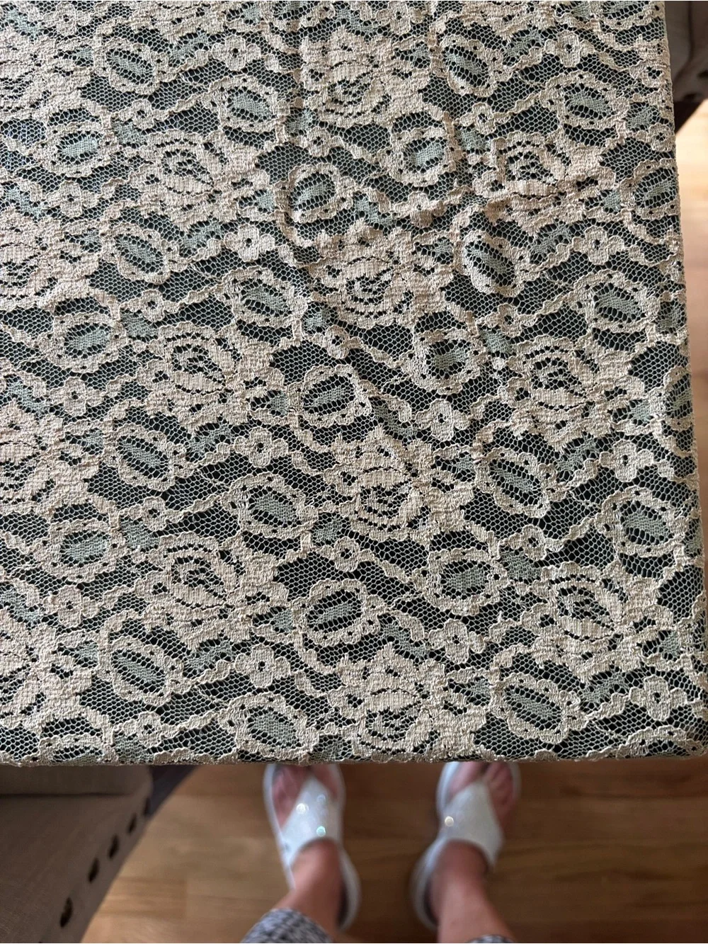 Vintage 70s Beige Lace Circular Tablecloth for Home Dining